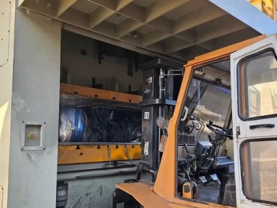 Профессиональные такелажные работы с вилочными погрузчиками и оснасткой. Общий вес 72.5 тонн. Брест