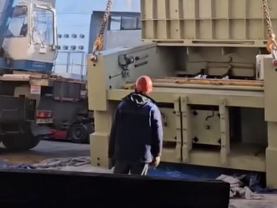 Профессиональные такелажные работы с вилочными погрузчиками и оснасткой. Общий вес 72.5 тонн. Брест