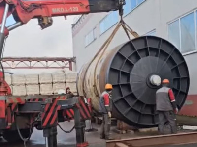 Такелажные работы по перемещению барабана мельницы весом 19,0 тонн. Минск