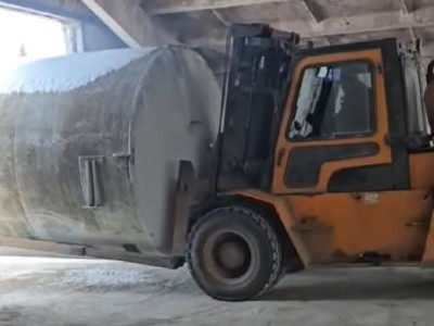 Перемещение емкостей (3х25м3, 2х50м3) в здание и установка на площадку. Смолевичский район.